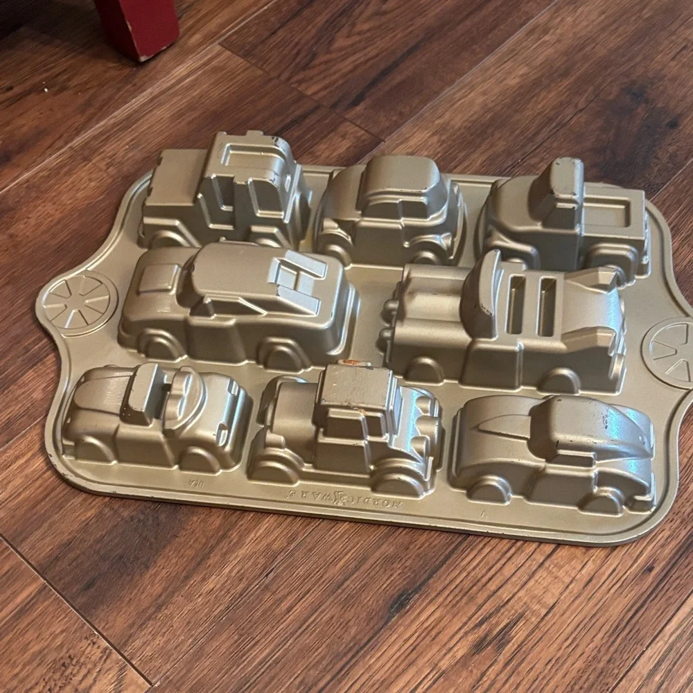 Williams Sonoma Gold Vehicle Cakelet Pan